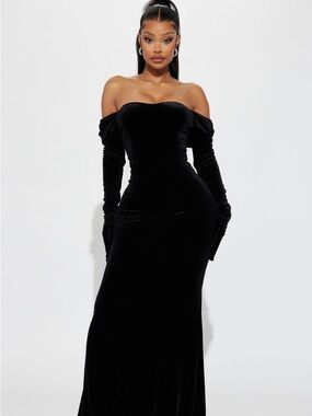 Fashion Nova Black Strapless Velvet Gown